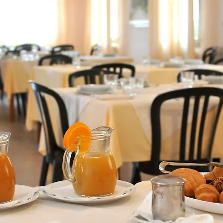 Stella 贝拉里亚-伊贾马里纳